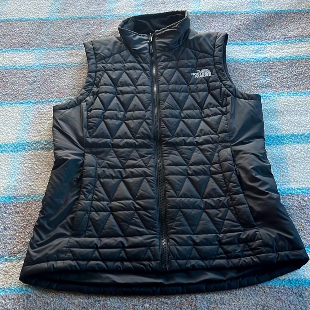 Women’s size S North Face vest